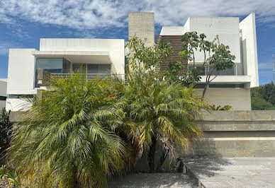 Maison avec piscine et jardin 1