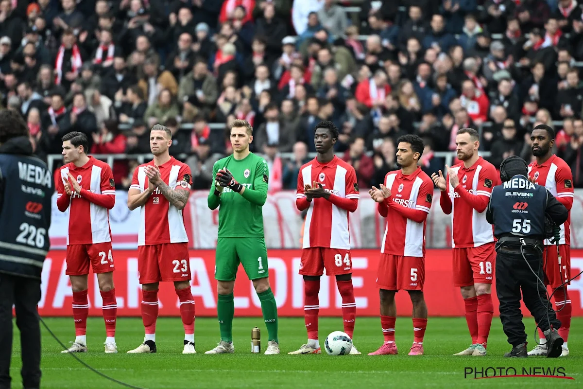 🎥 Tout le Bosuil debout : l'hommage rempli d'émotion à une légende de l'Antwerp