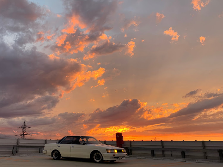 マークIIの夕焼け空・今月はおとなしくに関するカスタム事例の投稿画像2枚目