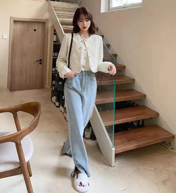 Jeans ajustados de mujer de talle alto con perlas y abertura, corte recto, estilo skinny. Perfectos para realzar tu figura y lucir moderna.