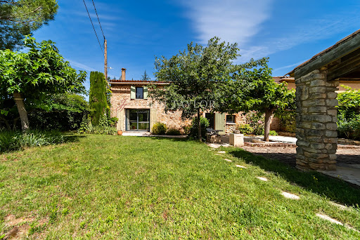 Property with pool 4