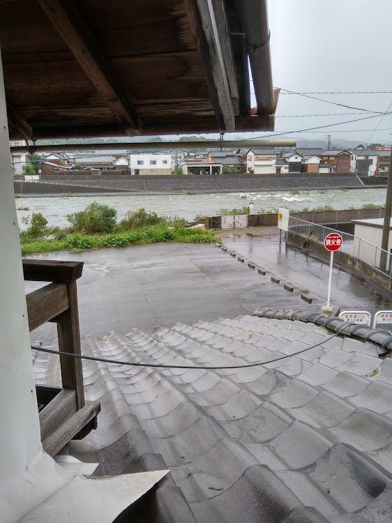 愛車居酒屋🏮とっつぁん亭さんが投稿した台風通過中に関するカスタム事例の投稿画像2枚目