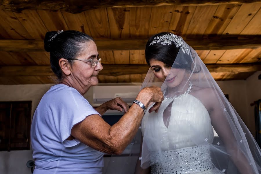 結婚式の写真家Carina Rodríguez (altoenfoque)。2017 6月23日の写真