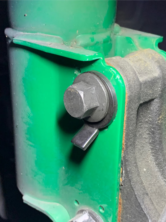 セレナのキャンバーボルト・車高調整・DIY・深夜作業・今日こども半ドンだから仕事休みに関するカスタム事例の投稿画像5枚目
