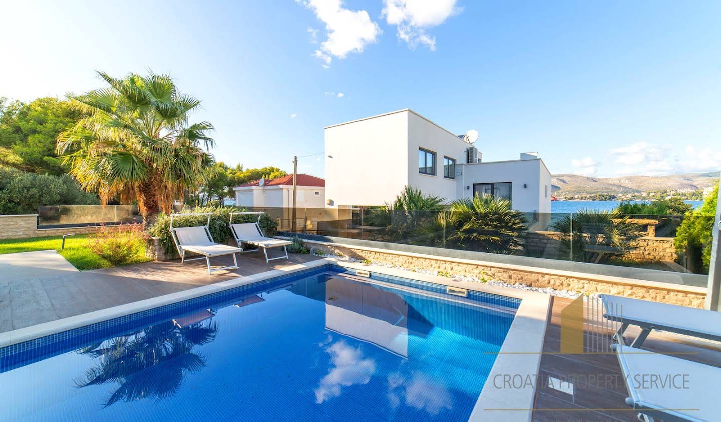 Maison avec piscine et terrasse Trogir