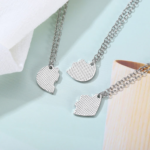 Title 10, Three Heart-shaped Alloy Pendant Stitching Neck...
