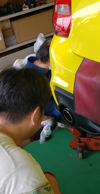 スイフトスポーツの熱中症に注意・車高調整・HKS・マフラー交換に関するカスタム事例の投稿画像3枚目