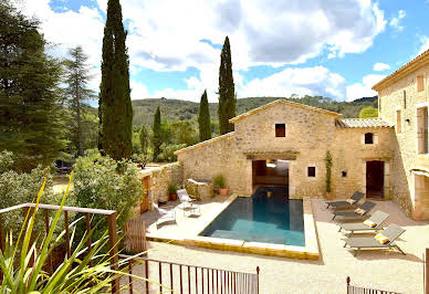 Maison avec piscine et jardin 17