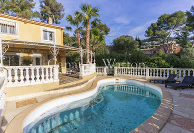 Villa avec piscine et terrasse 2