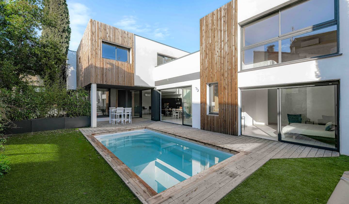 Propriété avec piscine et jardin Uzès