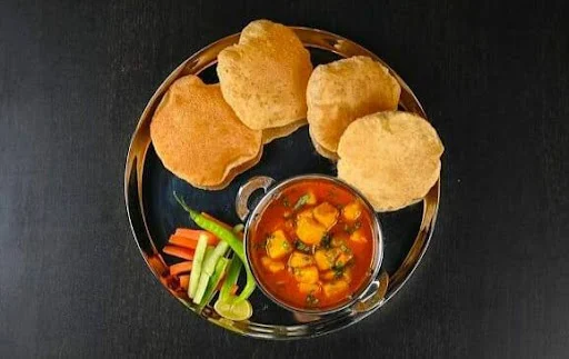 5 Aloo Poori With Sabji