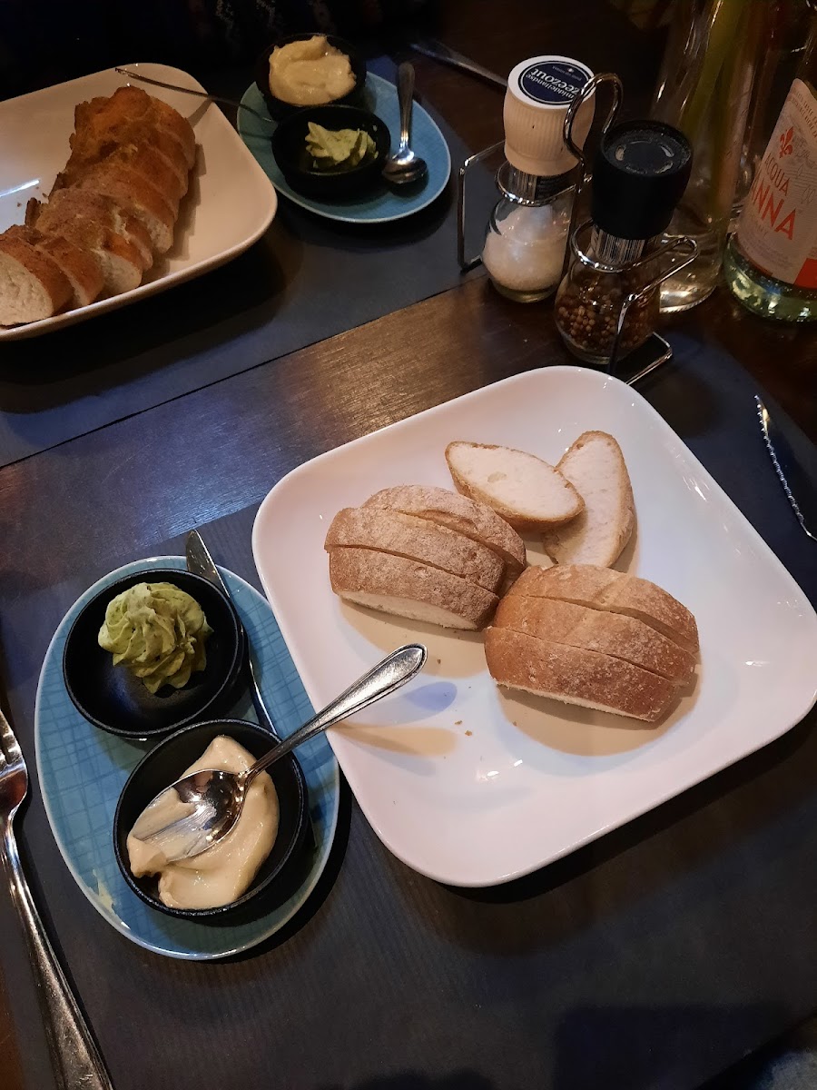 Glutenvrij broodje met smeersels