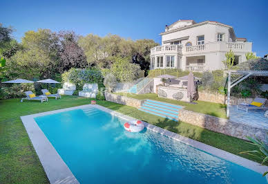 Villa with pool 9