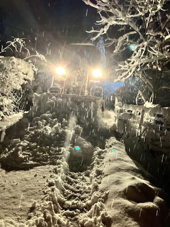 ジムニーの除雪・スノアタ・ジムニーのある生活・ジムニーのある風景・#ジムニー好きと繋がりたいに関するカスタム事例の投稿画像3枚目