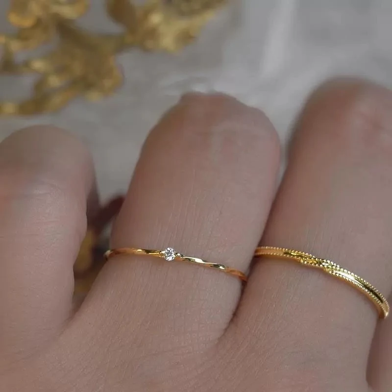 Bague Simple Torsadée en Argent Sterling S925. Élégante et intemporelle, cette bague de mode en argent sterling sublime votre style quotidien avec simplicité.