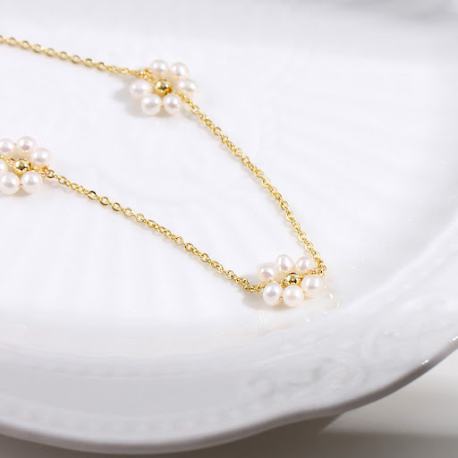 Title 4, Copper-plated gold pearl flower necklace. A bea...