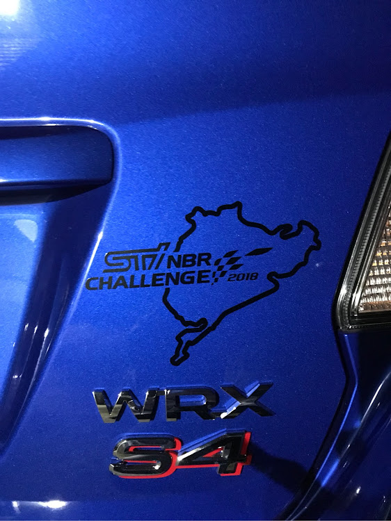 WRX S4のステッカー貼り・WRX S4に関するカスタム事例の投稿画像1枚目