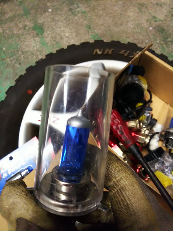 ホイールカスタムファクトリーKz  金沢市さんが投稿したエブリィワゴン・スクラム・車検・バルブ交換に関するカスタム事例の投稿画像3枚目