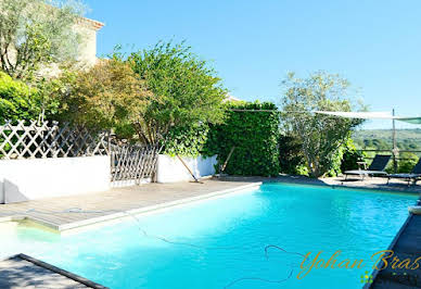 Maison avec piscine et terrasse 1