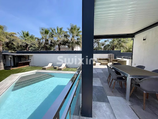 Villa with pool 1