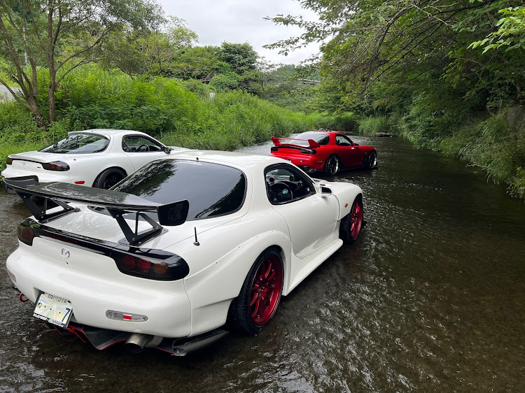 RX-7の悪ノリおじさんグループ・No Retra,No Life❗️・愛車のお尻はこんな感じ・今年もあとわずか・カッコイイFD保存会に関するカスタム事例の投稿画像1枚目