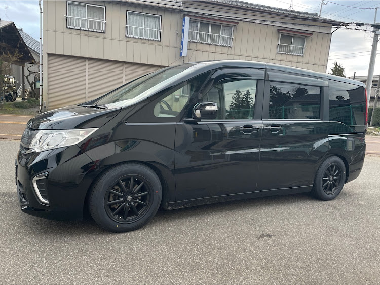 ステップワゴンの車高調新調・車高調整・タイヤ新調・タイヤ・車高調に関するカスタム事例の投稿画像1枚目