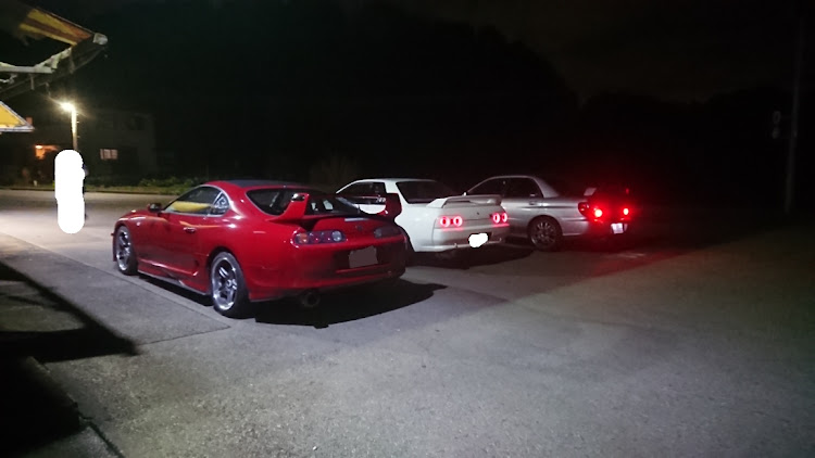 スカイライン GT-Rの80スープラ・アイドリングがヤバい・赤い車=化け物?・これが公道最速理論だ笑・スープラの800馬力仕立て快適装備を添えてに関するカスタム事例の投稿画像1枚目