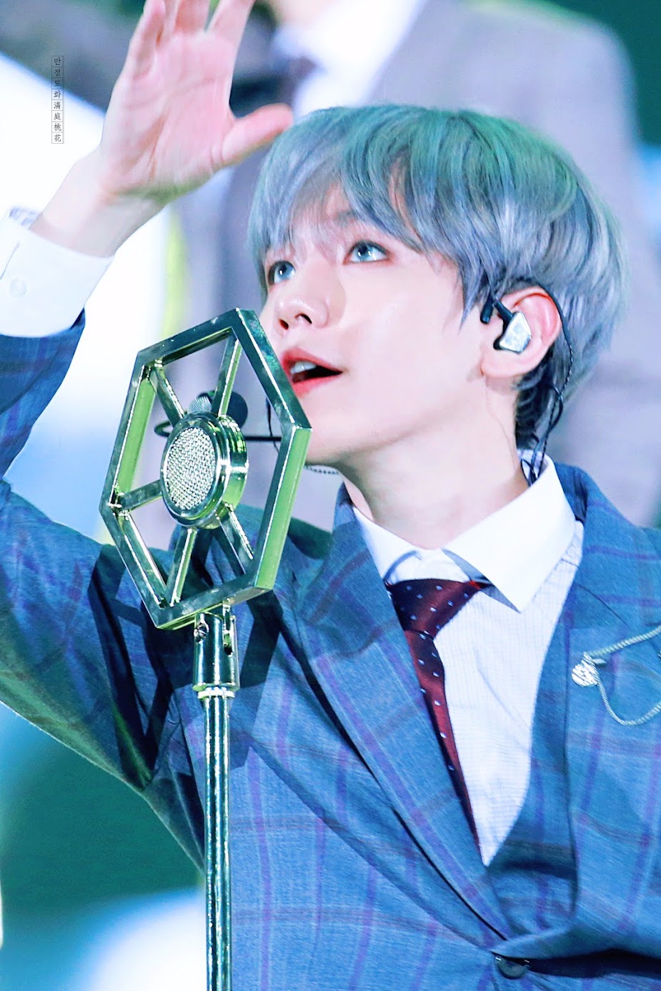 baekhyun gray hair