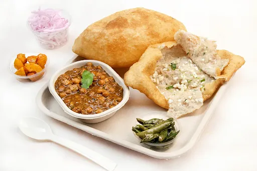 Special Paneer Chole Bhature