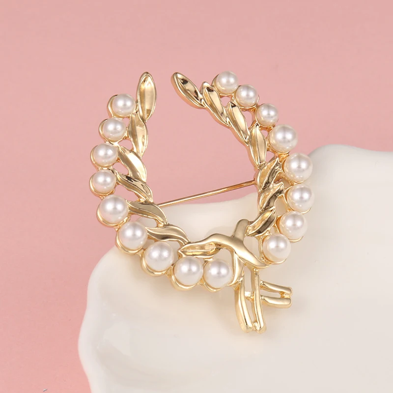 Met strass ingelegde parelbroche Anti-blootstellingsaccessoires Bescherming met stijl en elegantie Voeg glans toe en bedek discreet Voorkom ongewenste inkijk
