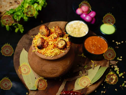 Matki Mushroom Tikka Biryani With Gravy Or Raita (Serves 2-3)
