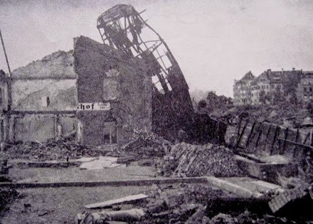 Obrázek č.4 - Rok 1945 - chebské nádraží i celá okolní čtvrť těžce poškozena po náletech spojenců