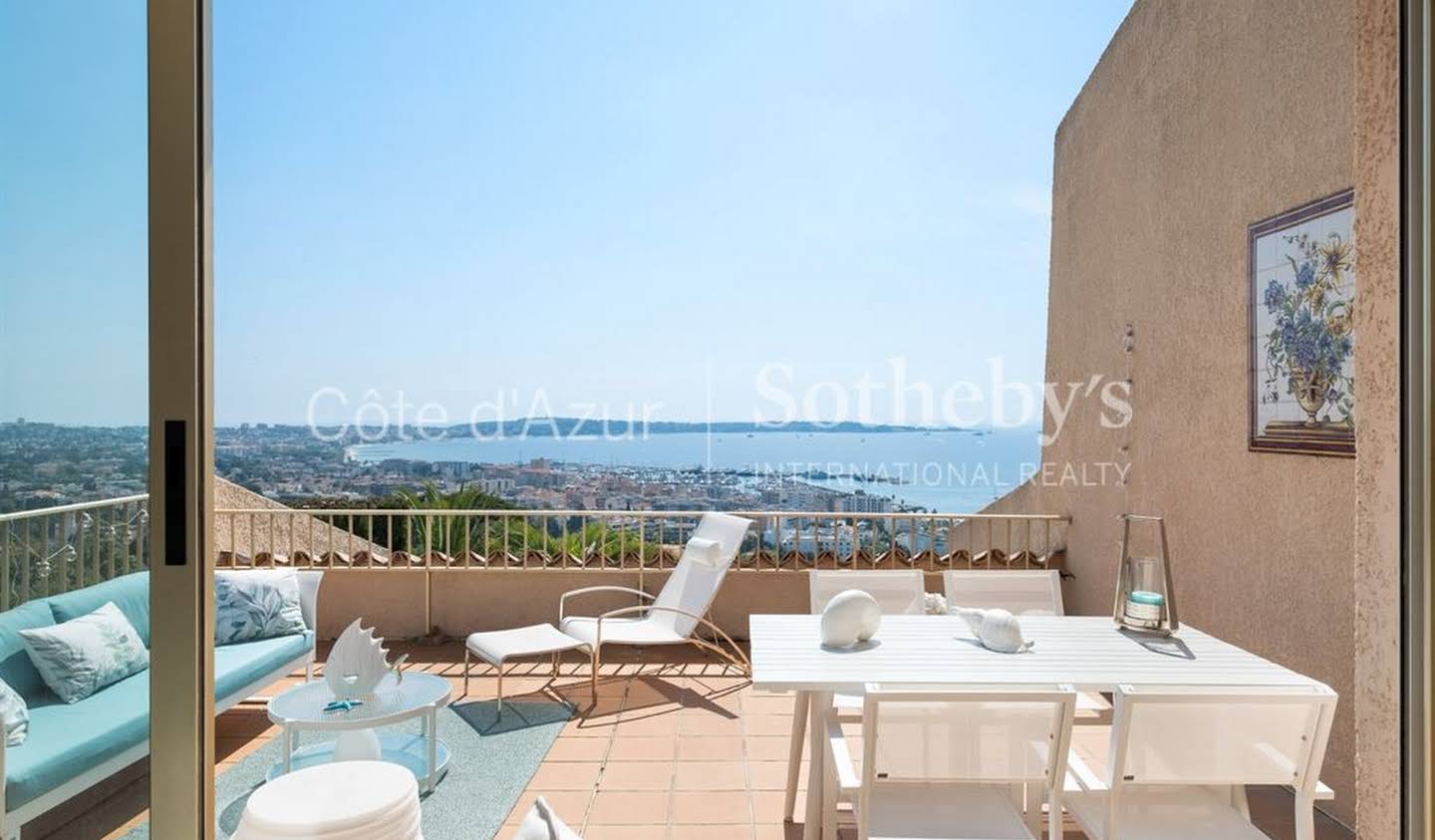 Villa avec piscine en bord de mer Cannes