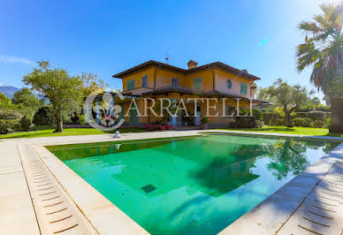 Villa with pool and garden 2