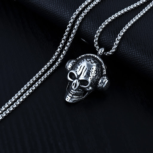 Title 8, Personality Fashion Skull Headphone Pendant