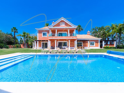 Maison avec piscine et terrasse 2