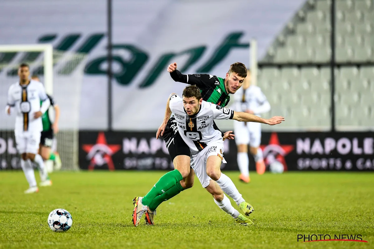 Edgaras Utkus, Cercle Brugge, moet op het strafbankje na zijn rode kaart tegen Sporting Charleroi