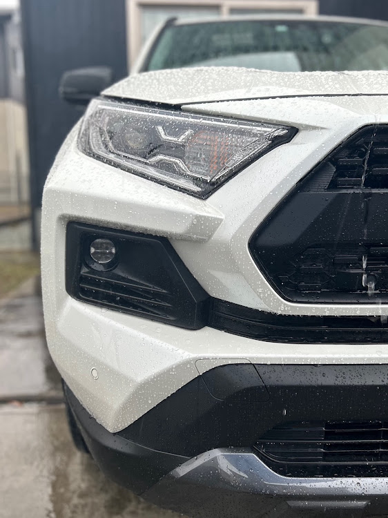 RAV4のいつもコメントいいねありがとうございます🙇・#てるん半顔煽りに関するカスタム事例の投稿画像1枚目