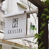 Ariel lee 李氏• Cafe