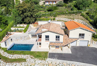 Maison avec piscine et terrasse 1