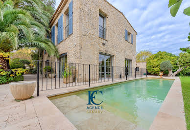 Maison avec piscine et terrasse 1