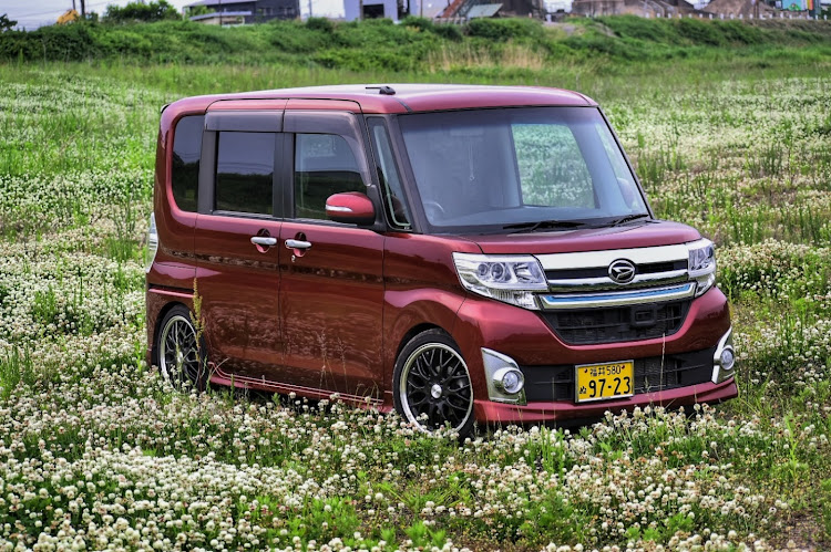 タントのタントカスタムla600s・赤いタント・タントカスタム・夕暮れと愛車に関するカスタム事例の投稿画像1枚目
