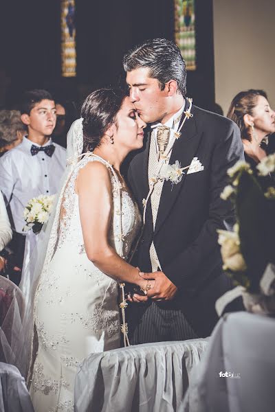 婚礼摄影师Jhon Molina（fotoluzstudio）。2017 4月20日的照片