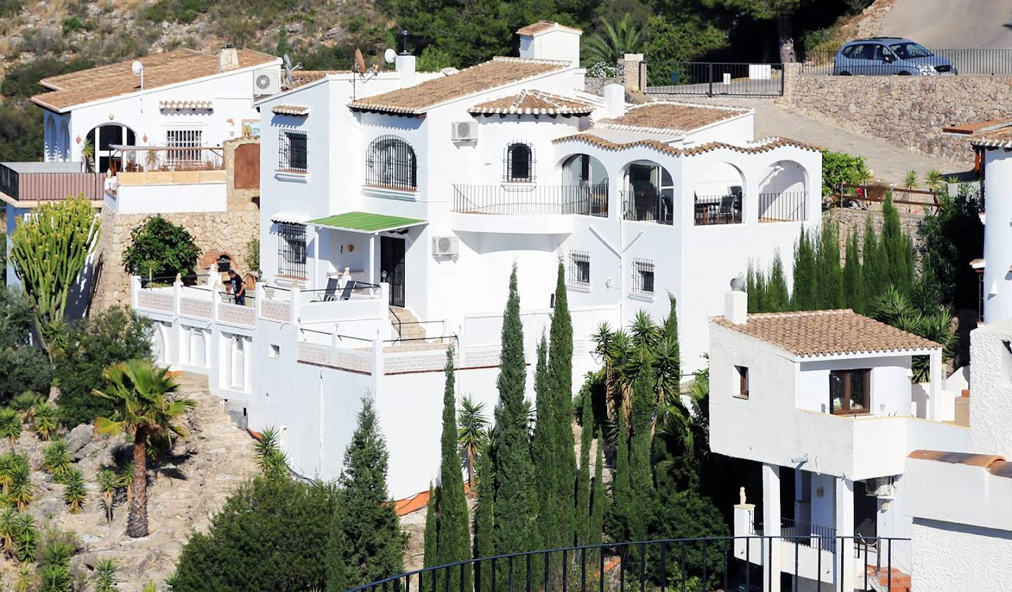 Seaside villa with pool Dénia