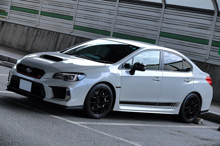 WRX STIのWRXSTI・RA-R・東大阪PA・パーキングで愛車撮影・エモい写真が撮りたいに関するカスタム事例の投稿画像3枚目