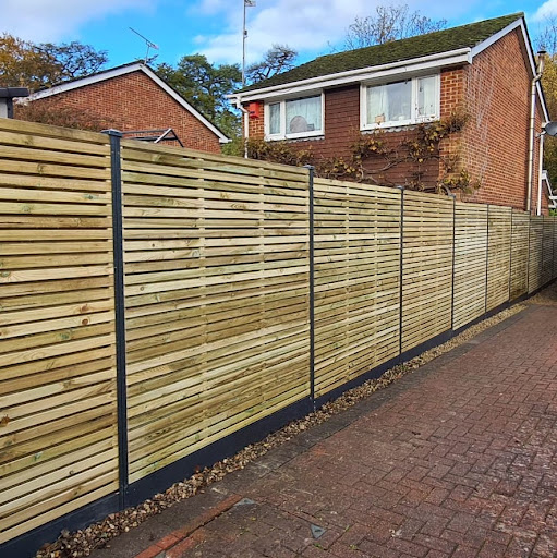 Contemporary double slatted panels and Durapost system