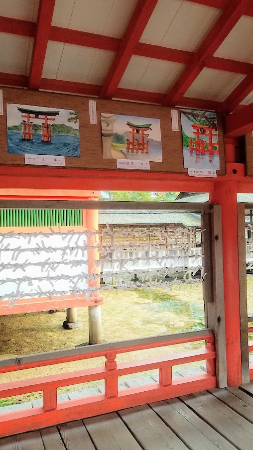 Hiroshima Day trip to Miyajima, the famous shrine Itsukushima with the Floating Torii Gate