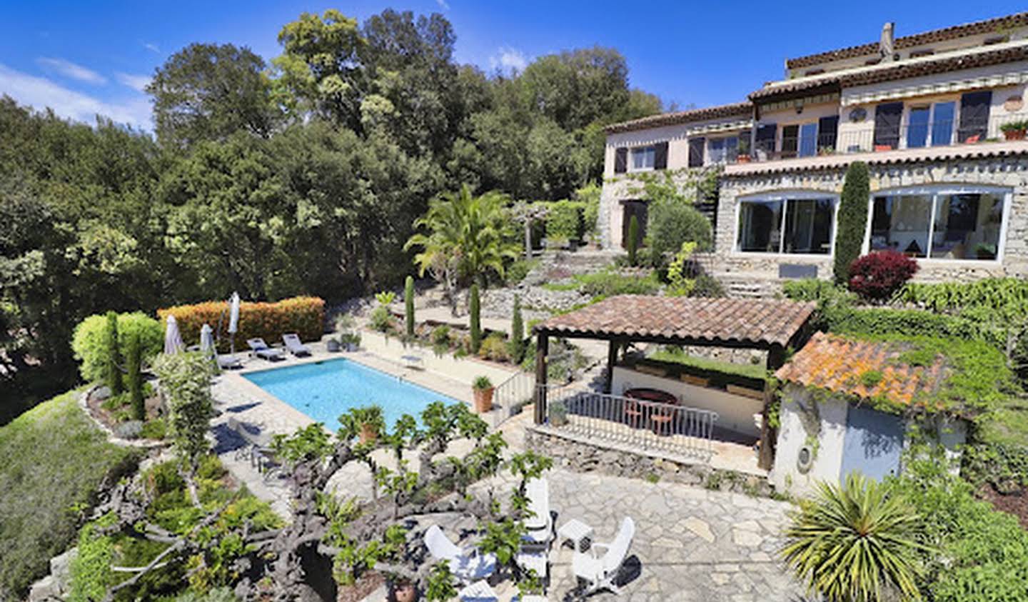 Villa with pool and garden Grasse