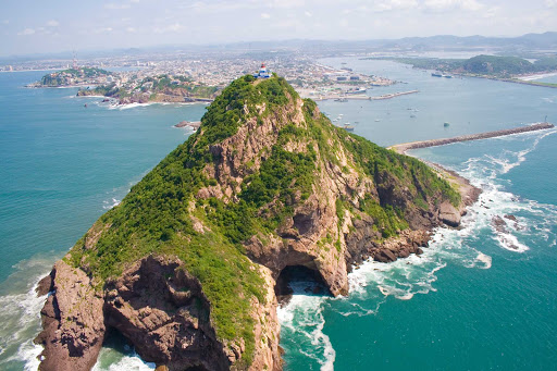 El-Faro-Lighthouse-Mazatlan.jpg - El Faro, the lighthouse of Mazatlan, is a top hiking location.