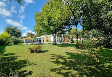 Maison avec piscine et terrasse 17